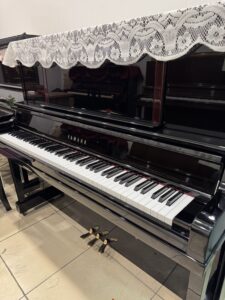 Đàn Piano Yamaha YU5