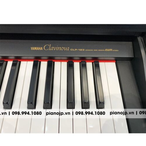 piano-yamaha-CLP123-5